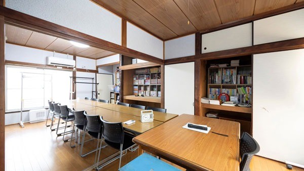 写真：2階ミーティングルーム（撮影：金井恵蓮）