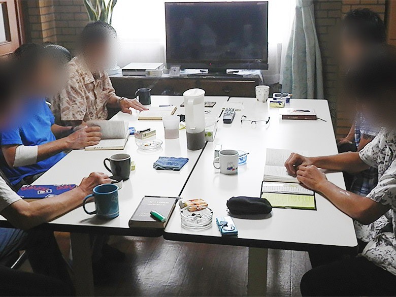 「“仲間がいるから安心”ではない」　当事者として依存症回復施設で過ごした、ジャパンマック職員が語る“回復の大切な基礎”